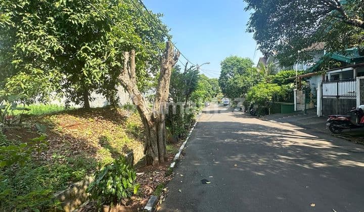 Tanah Hook Siap Bangun di Komplek Perumahan Cinere