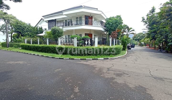 Rumah Hook Bagus 2 Lantai Dalam Komplek Terbaik di Cinere