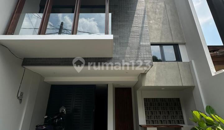 Rumah Baru Bagus dan Modern 2 Lantai Dekat Fatmawati