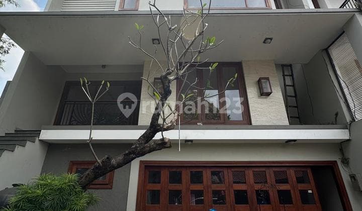 Rumah Besar dan Mewah Ada Swimming Pool