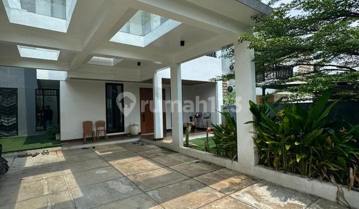 Rumah Besar Ada Pool Disewakan dan Dijual di Cinere
