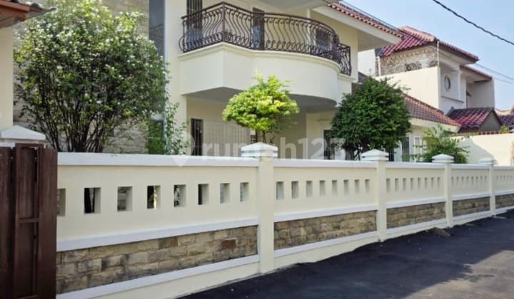 Rumah Luas 2 Lantai Siap Huni Dalam Komplek Dekat Tol Cinere