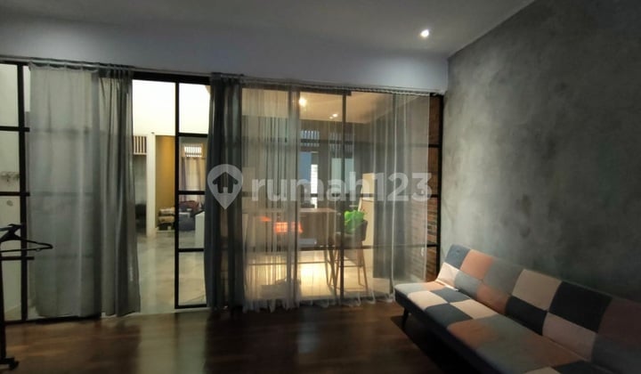 Rumah Sewa Industrial Modern 2 Lantai di Lebak Bulus