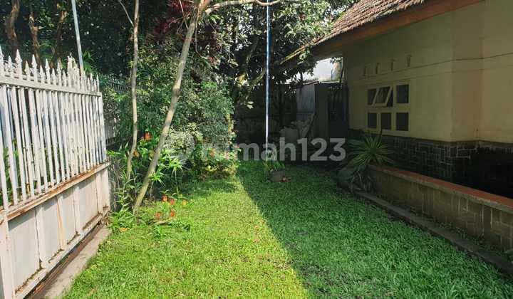 Dijual Rumah Lama Terawat dan Asri di Jalan Pandu