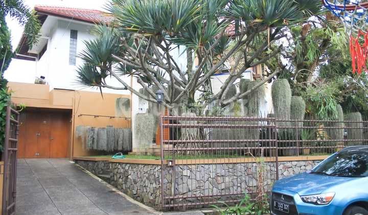 Di Jual Rumah Villa Modern Sayap Setiabudi