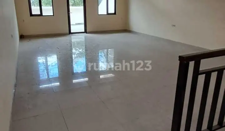 Dijual Ruko 3 Lantai Strategis Di Jalan Lodaya