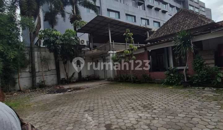 Dijual Rumah Hitung Tanah Cihampelas Bandung - SHM, Harga 13 M Nego