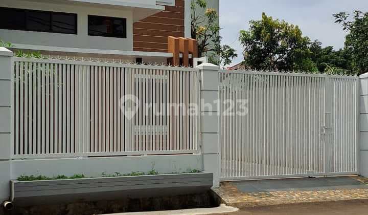 Dijual Rumah Bagus 2 Lantai Siap Huni, Rumah Idaman Dengan Desain Yang Modern, Terletak Di Lingkungan Asri Dan Nyaman, Lokasi Strategis, Akses Mudah, Dekat Fasilitas Pendidikan Dan Pusat Perbelanjaan, Akses Tol.