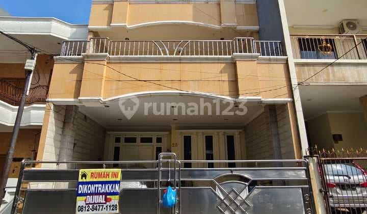 5899-Ju di Jual Rumah Bagus 4 Lantai Disunter