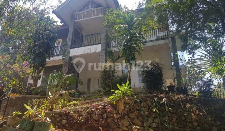 Asri and Cool Villa in East Bandung. Suitable for a vacation home or for a staycation business.