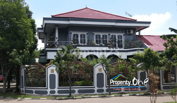 For Sale House in Kencana Loka BSD Near Access to Private and Public Schools