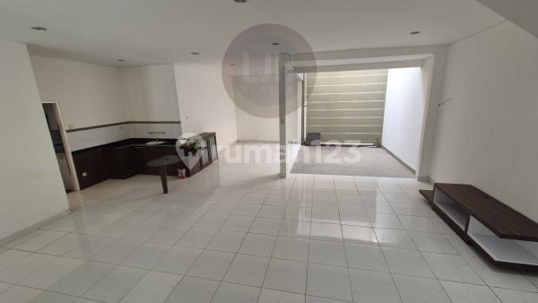 Disewakan Rumah 2 Lantai di Janur Elok Raya Kelapa Gading Jakarta Utara