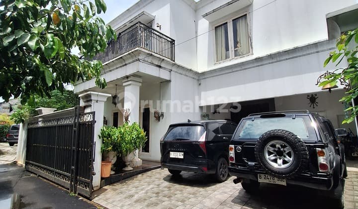 Modern Classic House di Cipete Fatmawati