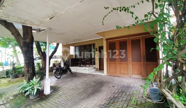 Rumah 3 Lantai Semi Furnished Sertifikat Hak Milik di Cilandak Kko, Jakarta Selatan