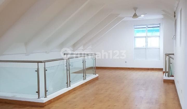 Rumah 2 Lantai di Cilandak, 4+1 KT, Cocok Kantor/Hunian