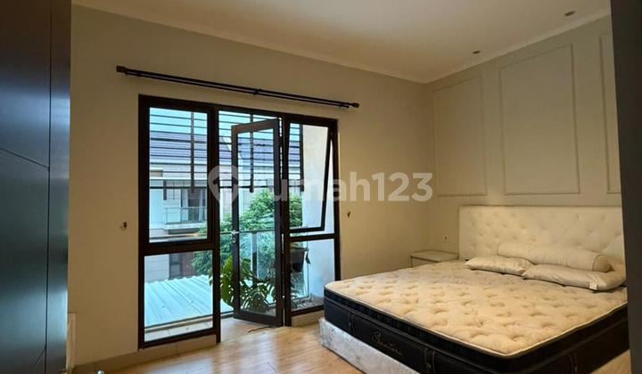 Jual Cepat Rumah Cantik 2 LT Mewah Furnish Harga Bersaing Cluster Terbaik Sumarecon Bekasi