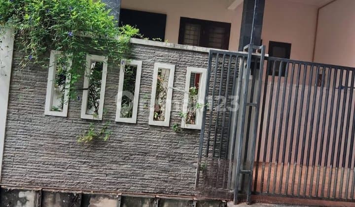 Rumah Di.bcskelapa Gading. Jalan.com1.mobil