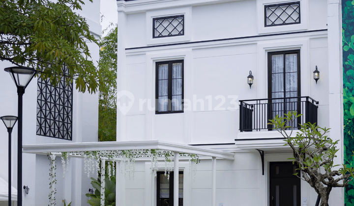 Dijual Rumah Mewah 2 Lantai Gaya Eropa Klasik Dekat Bandara