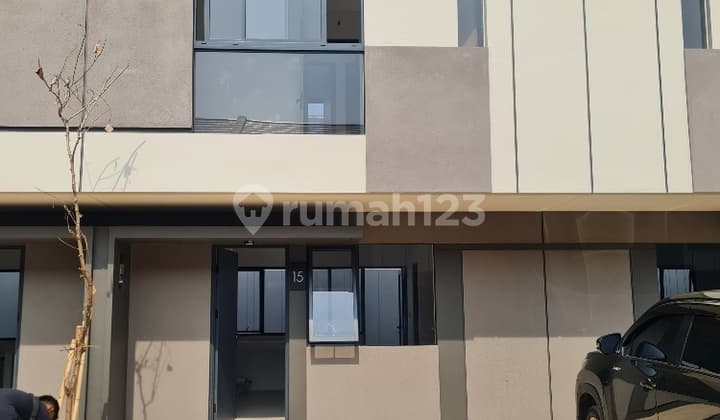 Disewakan Termurah Rumah 2 Lantai Park Serpong Posisi Terdepan 3 Kamar