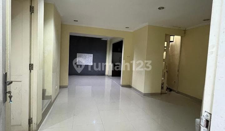 Rumah 2 Lantai Siap Huni, 3 Kamar Tidur, Kota Wisata