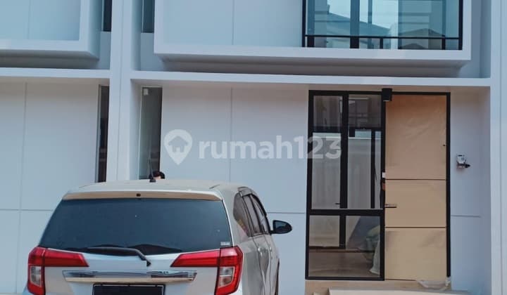 Dijual Rumah di Lippo Karawaci, Dkt Akses Pintu Tol dan Hypermart, Bangunan 2 LT.