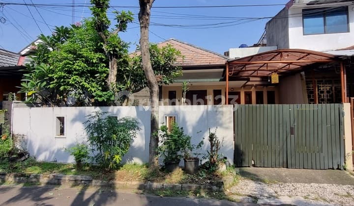 Disewakan Rumah di Villa Melati Mas, Siap Huni ,Rapi,, Semi Furnish, Kt.3+1, Km.2+1, AC 3, Kitchen Set, Hadap Timur.