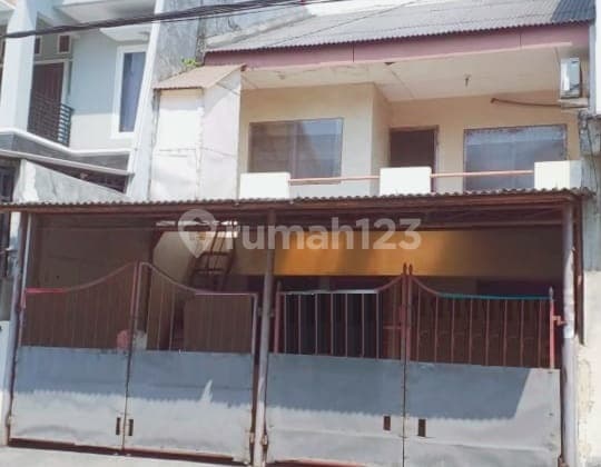 For sale house in Kelapa Gading, Strategic Location, Wide Road, Near Mall Moi, Toll Access, Suitable for Business, 2.5-Storey Building.