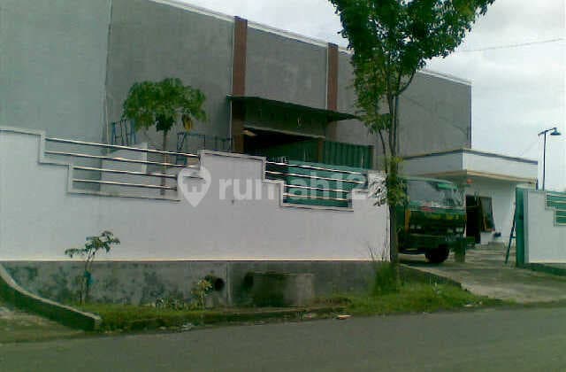 Gatot Soebroto Warehouse, good, ready to use, Prime Location, Wide Road Frontage, 40-foot container accessible, Good Asphalt, includes office space.
