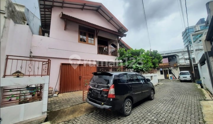 Disewakan Rumah 2 LT, Siap Huni Dkt dengan Mall Citraland. Kt.3+1, Km3, Garasi 1, Carport 1, Semi Furnishdkt Rs Telogorejo Simpang Lima