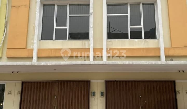 Dijual Cepat Ruko Gandeng di Gading Serpong, 2 LT, SHM, 5500W , Garasi Muat Bnyk Mobil, Rapi, Siap Pakai. Harga untuk 2 Ruko (Gandeng)