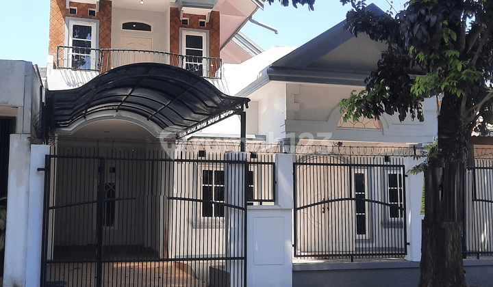 Disewakan Rumah di Jalan Ry Kencana Loka, Cocok untuk Usaha, Kursus, Kt.5+1, Km.3+1, Semi Furnish, Dkt Brp Sekolah, Stasiun, Akses Tol