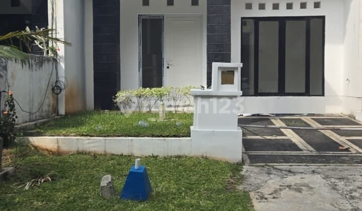 TRANSLATION: Affordable House for Sale in Graha Raya, 2 Bedrooms, 1 Bathroom, Strategic Location, Bustling Area