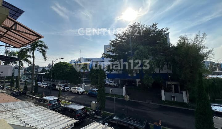 Ruko 3½ Lantai .Siap Usaha, Dekat Sklh Bpk Penabur Singgasana