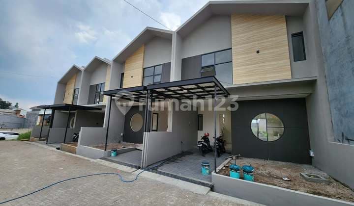 Rumah 2 Lantai Minimalis dengan Taman Luas di Cimahi Utara