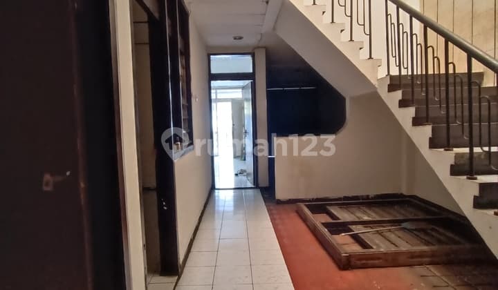 Rumah Hitung Tanah Di Sayap Naripan kota Bandung
