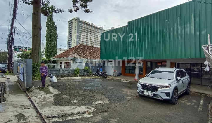 DISEWAKAN TEMPAT USAHA PLUS TEMPAT KOST 12 KAMAR TIDUR, STRATEGIS
