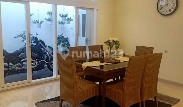 Rumah Asri 2 Lt Area Tenang, Sayap Gatsu, Burangrang, Pusat Kota