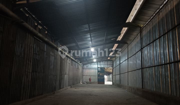 Gudang Lok Moh Toha, Shared Warehouse Area