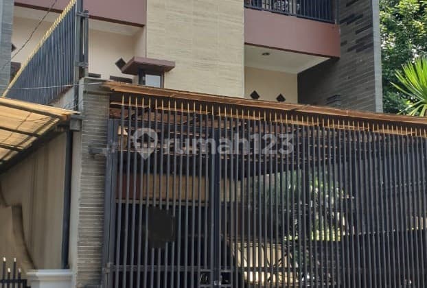 Rumah Lux Setramurni Kolam Renang