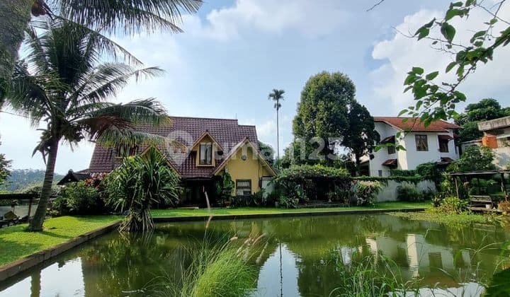 Lux Villa Arcamanik Bihbul House, Lake + Swimming Pool