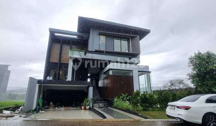 Rumah Super Lux Kota Baru Parahyangan