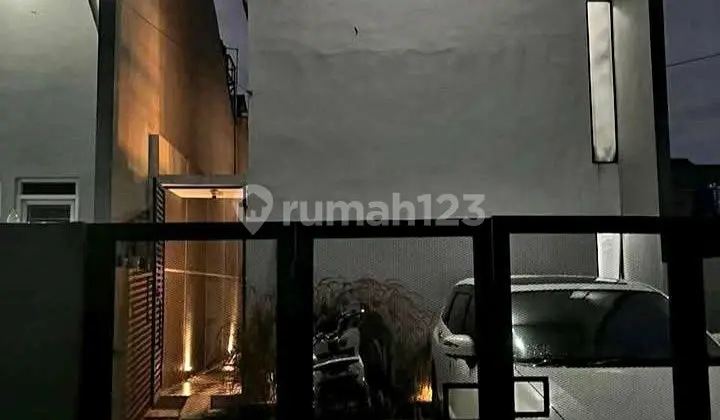 Rumah 2 Lantai Arcamanik Bandung, Semi Furnished Carport 2 Mobil