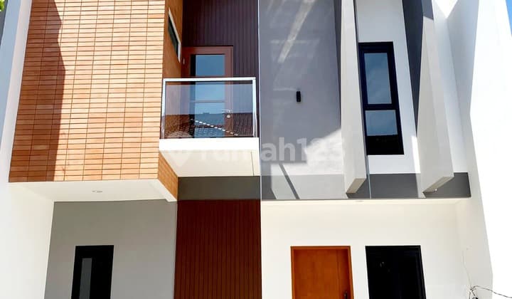 Rumah Modern Sayap Bkr Bandung Tengah, Desain Mewah 2 Taman & Balkon