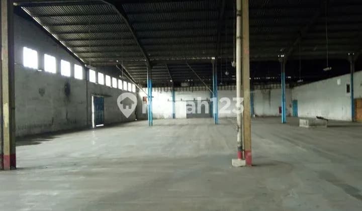 Moh. Toha Warehouse Rental - 9M High Steel Construction, Area 3,500 M², Container Access