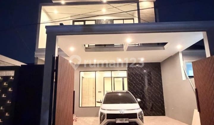 Rumah Mewah Baru Riung Bandung 200M² Lebar Muka 8 Meter, Strategis, SHM