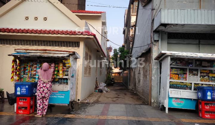 Rumah Mainroad Otista Lokasi Strategis Hitung Tanah Saja