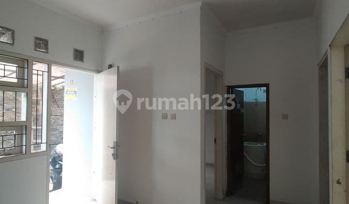 Minimalist and Comfortable House in Sariwangi, Bandung City