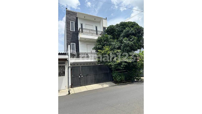 Rumah Hoek Sunter Kirana, Sunter