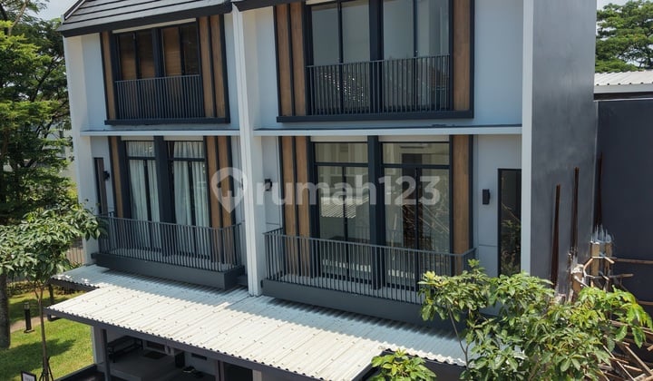 Siap Huni, Rumah Modern 3 Lantai Kawasan Gading Serpong