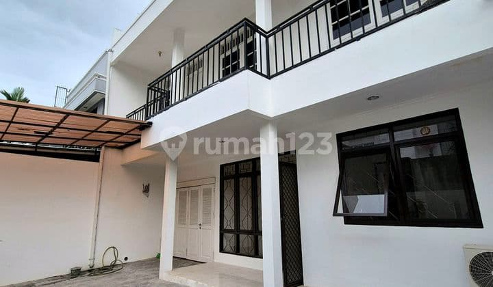 Disewakan.rumah.cantik.2.lantai.permata.buana